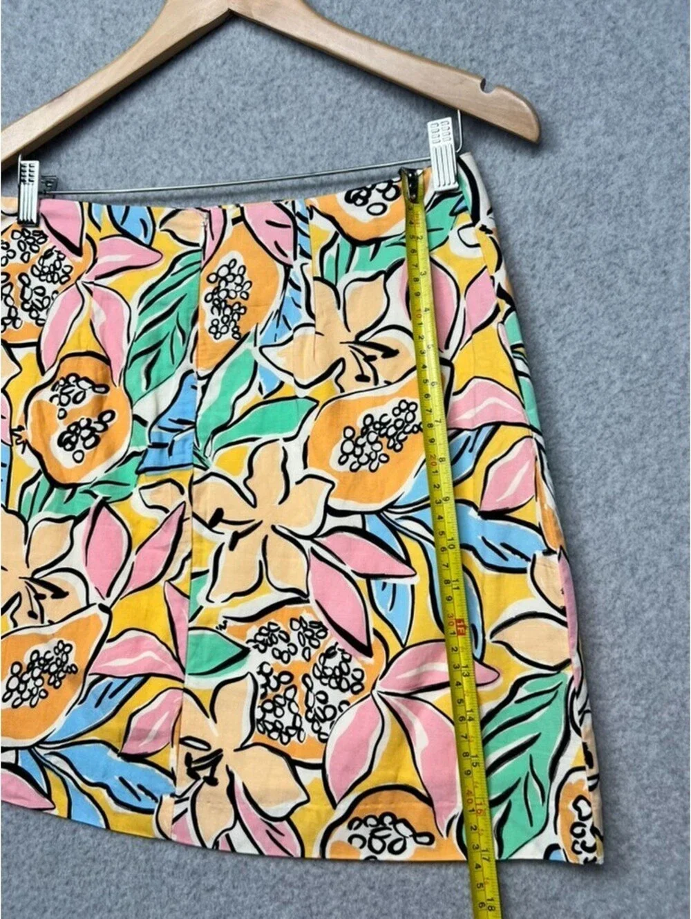 ASTR the Label Covina Tropical Papaya Print Mini Skirt M Vibrant Summer Artsy